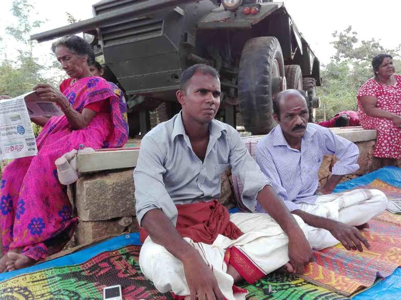 சாகும் வரையிலான உணவுத் தவிர்ப்புப் போராட்டத்தில் ஈடுபட்டுள்ளனர் கேப்பாப்புலவு மக்கள்!