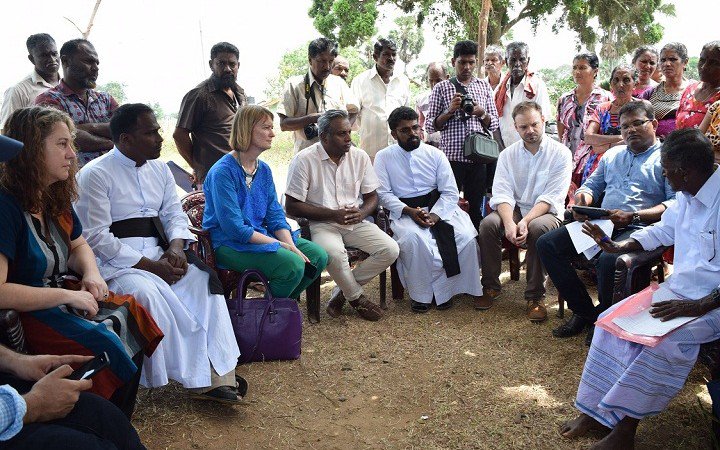 முள்ளிக்குளம் மக்களை நேரில் சந்தித்தனர் சர்வதேச மன்னிப்புச் சபையின் பிரதிநிதிகள்