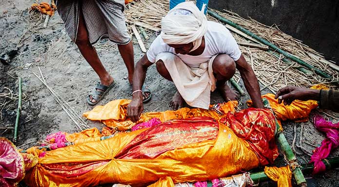 மூட நம்பிக்கைக்காக இப்படியா ? அதுவும் பிணத்துடன்!