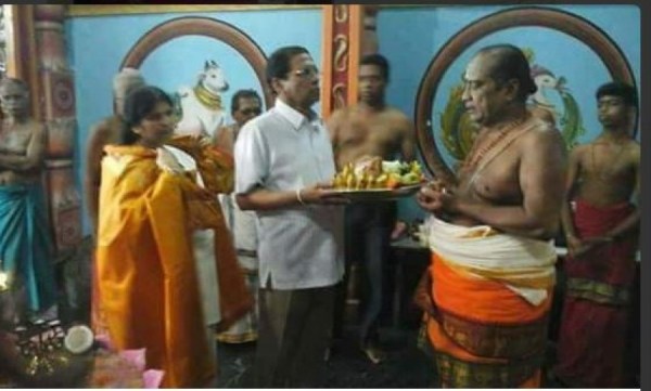 மைத்திரி மனைவியுடன் நயினாதீவில்