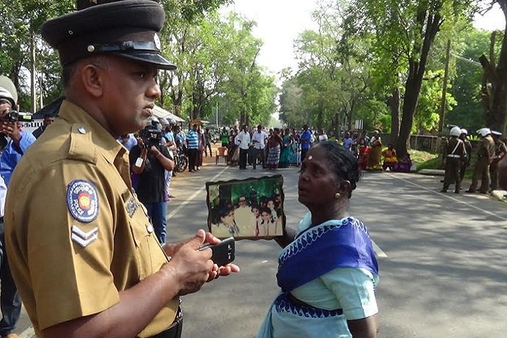 வவுனியா காணாமல் ஆக்கப்பட்டோரது உறவினர்களின் வீதிமறியல் போராட்டம் கைவிடப்பட்டது