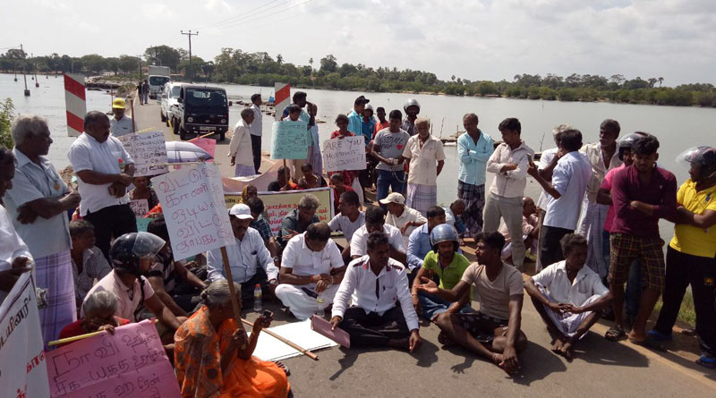 கோத்தபாய முகாமுக்கு முன் ஆர்ப்பாட்டம் !போக்கு வரத்து தடை!!!