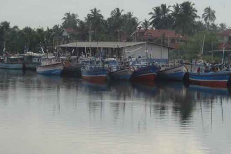 எரிபொருள் விலை அதிகரிப்புக்கு எதிராக மீனவர்கள் ஆர்ப்பாட்டம்