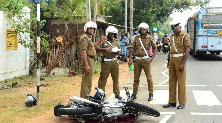 இலங்கையில் உயிரிழந்தவரின் பையினுள் காத்திருந்த புதிர்