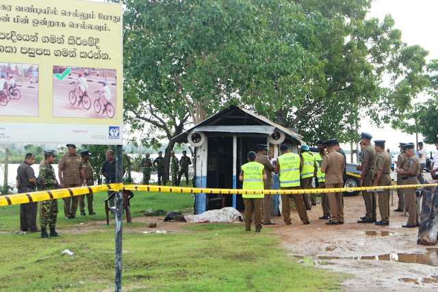 மட்டக்களப்பு காந்தி பூங்காவில் நான்கு பிள்ளைகளுடன் தாய் ஒருவர் போராட்டம்