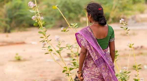 அம்மாவுக்காக வயதான நபருக்கு ஆசை நாயகியான இளம் மகள்