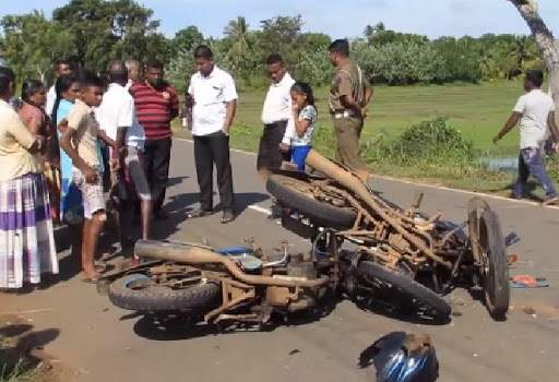 நேருக்கு நேர் மோதிய மோட்டார் சைக்கிள். சிறுவன் பலி.