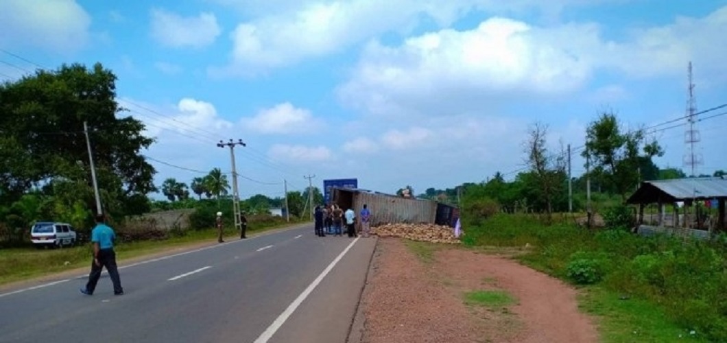 கனகராயன்குளம் A9 வீதியில் நடந்த விபத்தில் இருவருக்கு ஏற்பட்ட  பரிதாப நிலை !!!