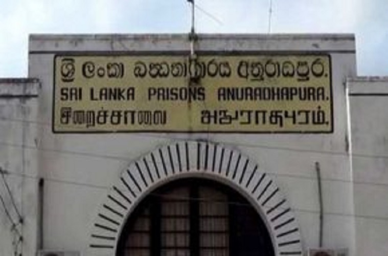 அநுராதபுரம் சிறைச்சாலையில் இருந்த கைதிகள் இருவர் தப்பி ஓட்டம்