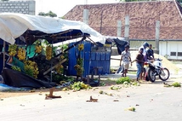 மாத்தறையில் வன்முறையை ஏற்படுத்தும் வகையில்  பேஸ்புக்கில் பதிவிட்ட மூவர் கைது..!!