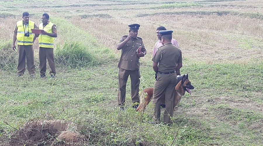 18 வயது யுவதி - 8 வயது சிறுவன் வெட்டிக்கொலை! 28 வயதுடைய சந்தேக நபர் பொலிஸில் ஆஜராகியுள்ளர்!