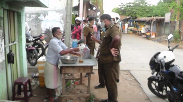 பொதுச் சுகாதார வைத்திய அதிகாரி பிரிவினால் வீதியோர உணவகங்களை பரிசோதனை செய்யும் நடவடிக்கை..!!