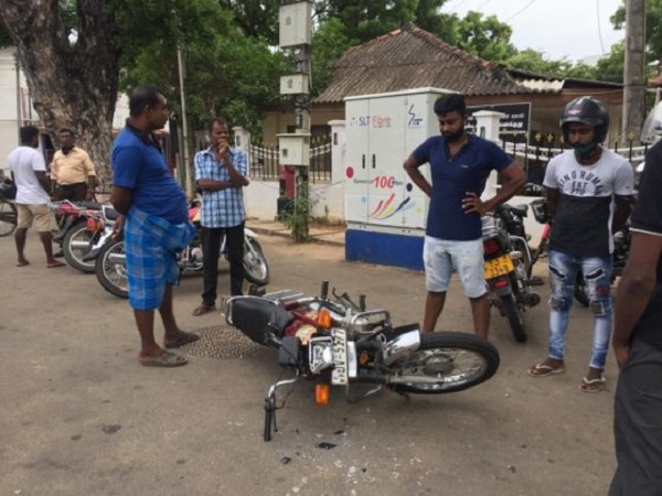 யாழ் கச்சேரிக்கு முன் அரச அலுவலர் வெட்டப்பட்டதன் காரணம் இதுதான்!