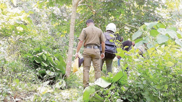 இரண்டு பெண்களின் சடலங்கள் பற்றைக்காட்டுக்குள் இருந்து மீட்பு..!!