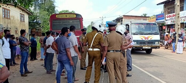 வவுனியா பிரதான வீதியில் கோர விபத்து.... பெண் ஒருவர் பலி!