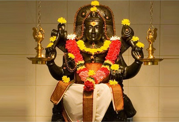 குருப்பெயர்ச்சி – ரிஷப ராசிக்காரர்களுக்கு நடக்கப்போகும் மாற்றம் என்ன தெரியுமா?