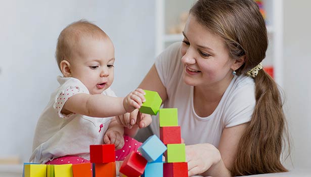 குழந்தையின் முதல் மூன்று வயது வரையிலான வளர்ச்சியின் நிலைகள்