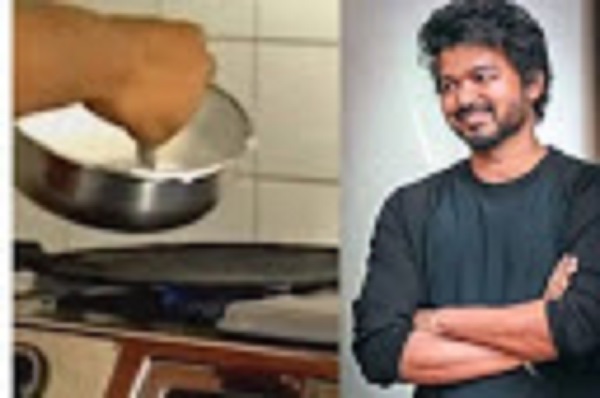 சமயலறையில் தோசை சுடும் தளபதி விஜய்! ஷாக்கான தொகுப்பாளினி.!!