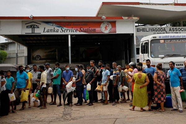 நள்ளிரவு முதல் எரிபொருள் விலை லீட்டர் 500 ரூபாவால் அதிகரிக்கும்..!!