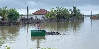 சீரற்ற காலநிலை : மன்னாரில் தொடர்ந்தும் பல குடும்பங்கள் இடம்பெயர்வு!