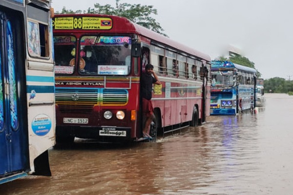 வவுனியா ஏ9 வீதி ஊடான போக்குவரத்து தடை!