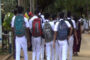 பொலிஸ் அதிகாரியின் நெகிழ்ச்சி செயலால் மீண்ட இளம் பெண் ; குவியும் பாராட்டுகள்