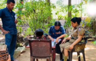 மாணவிகளை வெயிலில் முழங்காலில் நிற்க வைத்த ஆசிரியை; பொலிஸ் நிலையத்தில் முறைப்பாடு
